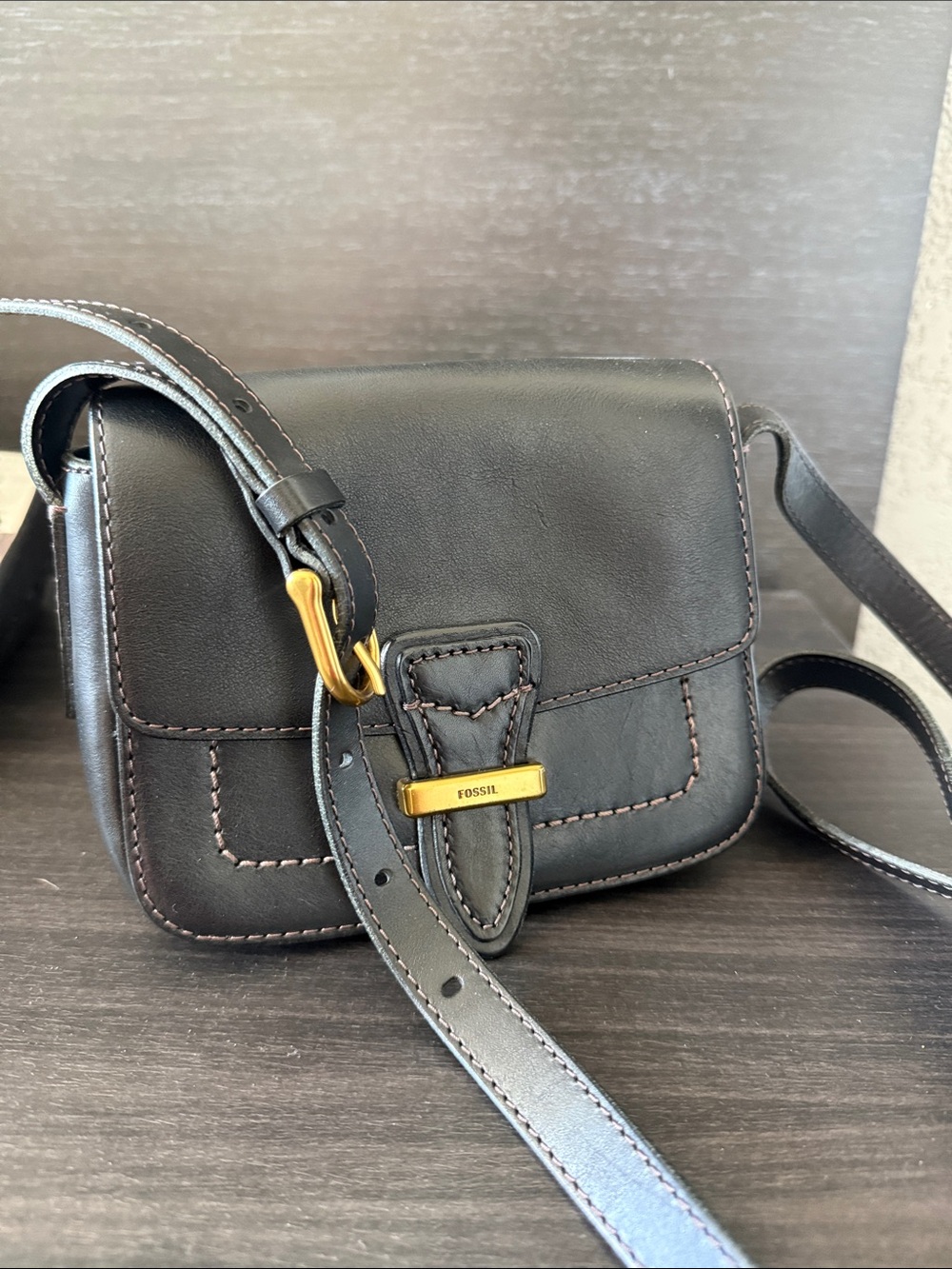 $359.00 MSRP Opportunity FOSSIL leather crossbody bag with demin interior